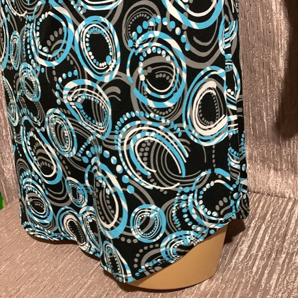 Maurices Top Blouse M Stretchy Black Blue Circles Polka Dots 3/4 Sleeve Pullover - Picture 8 of 16